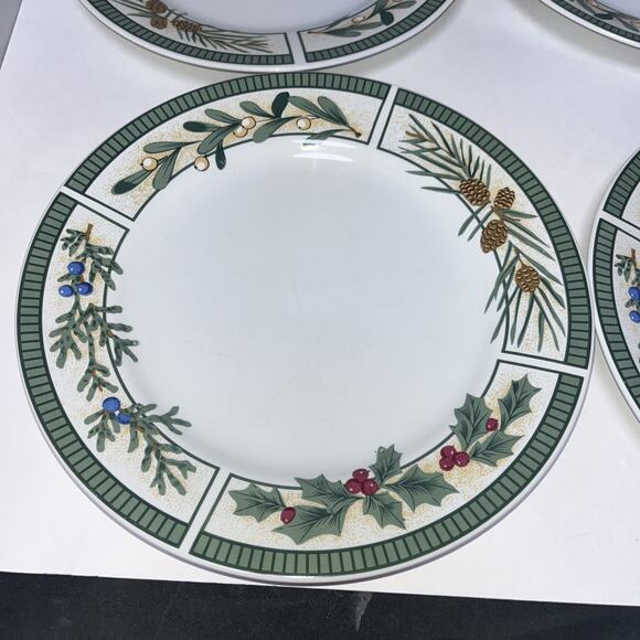 Set Of 4 Fairfield Wintergreen Dinner Plates Christmas Holiday - Picture 3 of 7